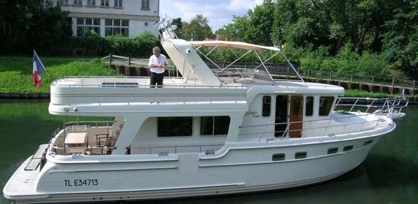 Adagio Europa 55 — powerboat
