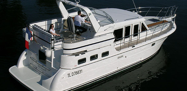Adagio Sundeck 40 LBC — powerboat