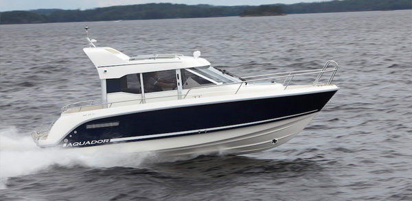 Aquador 25 — powerboat