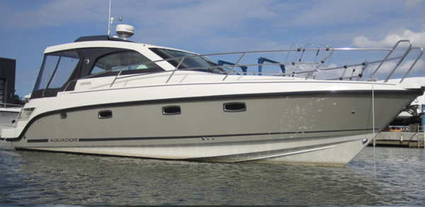Aquador 27 HT — powerboat