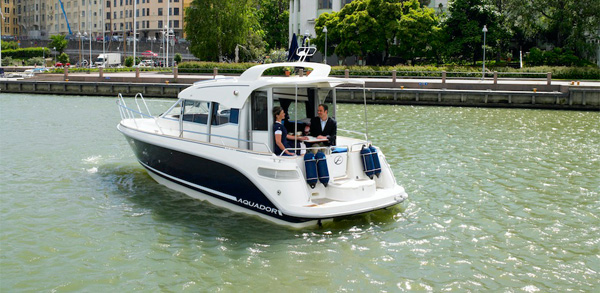 Aquador 28 C — powerboat