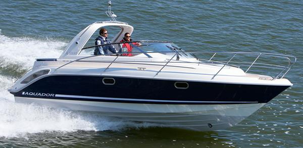Aquador 28 DC — powerboat