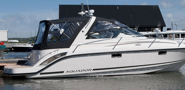 Aquador 30 DC — powerboat