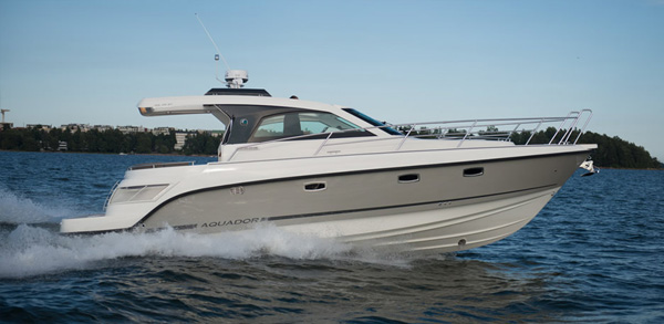 Aquador 35 HT — powerboat