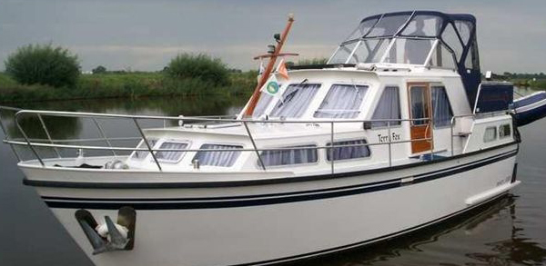 Aquanaut Beauty 1000 AK — powerboat
