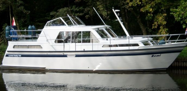 Aquanaut Beauty 1050 AK — powerboat