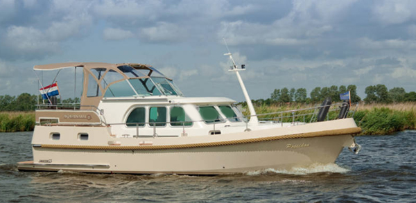 Aquanaut Drifter CS 1200 AK — powerboat