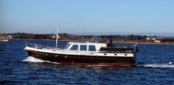Aquanaut Drifter CS 1200 OK — powerboat