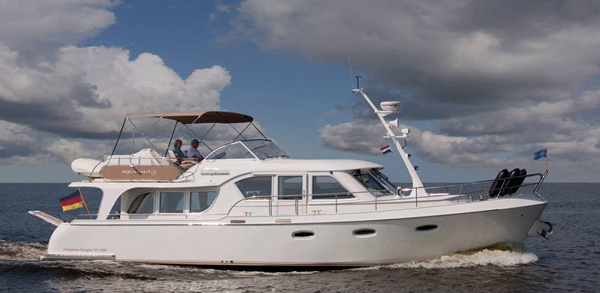 Aquanaut European Voyager 1300 — powerboat