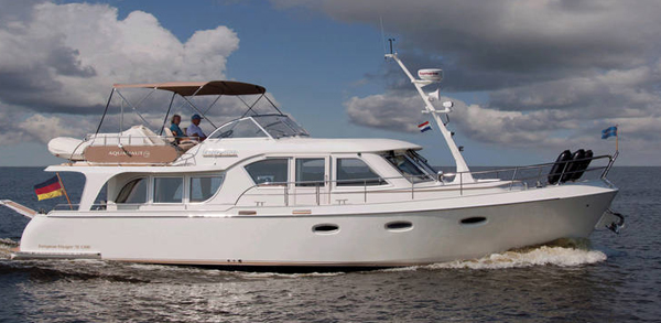 Aquanaut European Voyager 1400 — powerboat