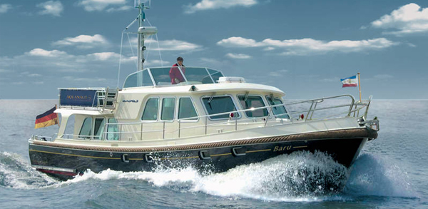 Aquanaut European Voyager 1500 — powerboat