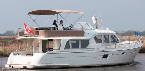 Aquanaut European Voyager Classic 1300 — powerboat
