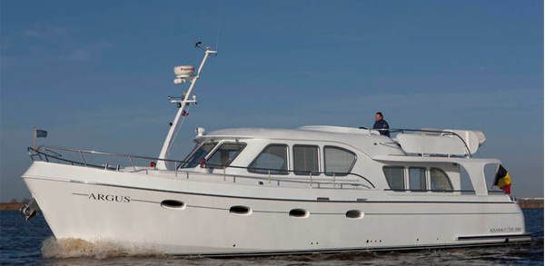 Aquanaut European Voyager Classic 1500 — powerboat