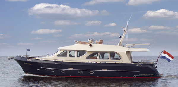 Aquanaut Global Voyager 1500 — powerboat