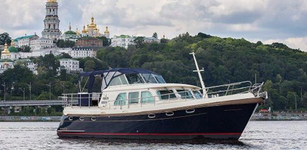 Aquanaut Privilege 1500 AK — powerboat