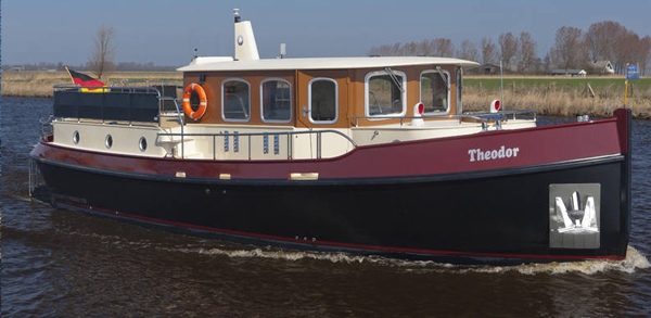 Aquanaut Vintage 1350 — powerboat