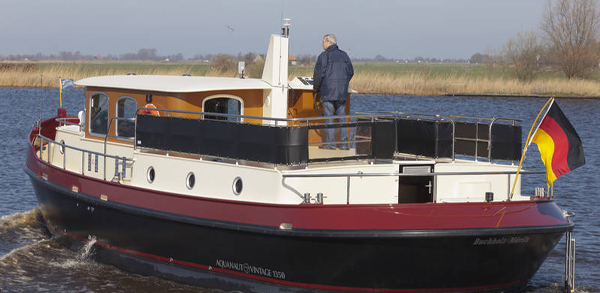 Aquanaut Vintage 1500 — powerboat