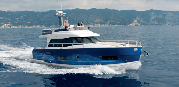 Azimut Magellano 43 — powerboat