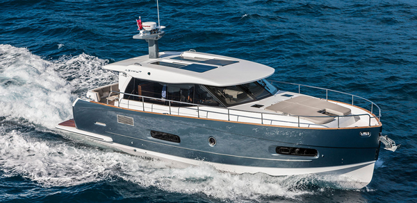 Azimut Magellano 43 HT — powerboat