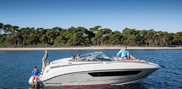 Bayliner 842 Cuddy — powerboat