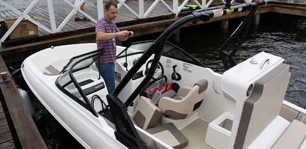 Bayliner VR4 OE — powerboat