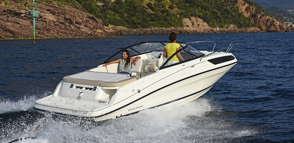 Bayliner VR5 Cuddy — powerboat