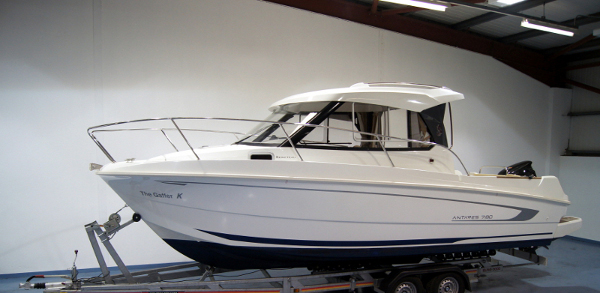 Beneteau Antares 7.80 — powerboat