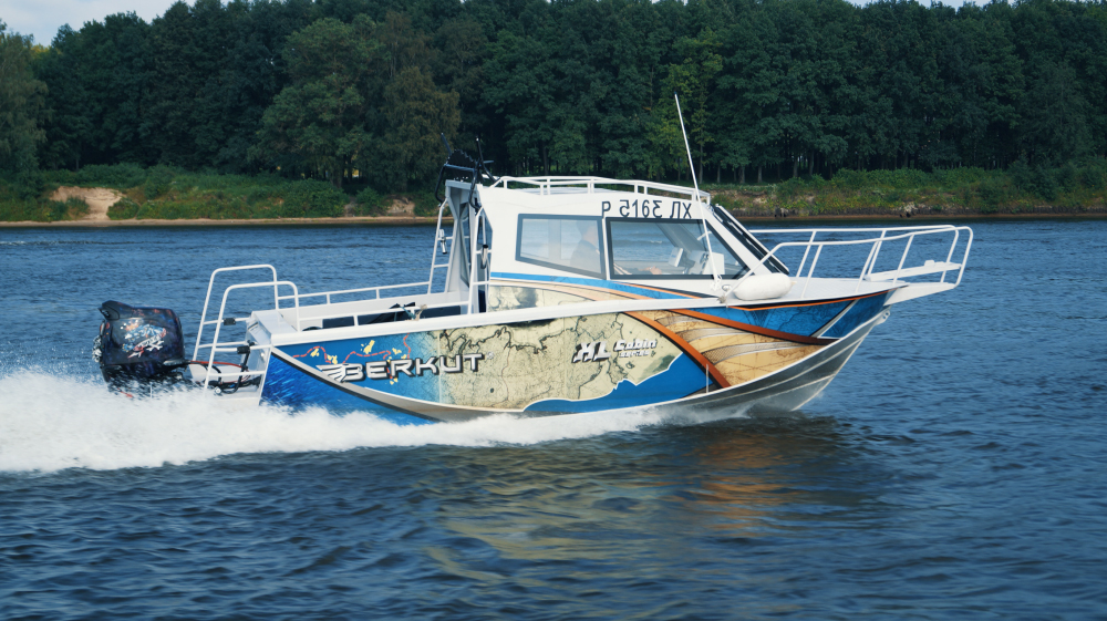 Berkut Cabin — powerboat