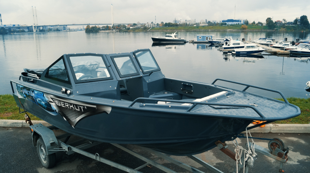Berkut L-DC Arctica — powerboat