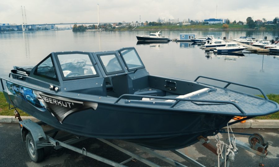 Berkut L-DC Arctica — powerboat