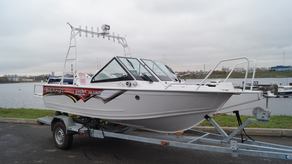 Berkut L-Jacket Aluma — powerboat