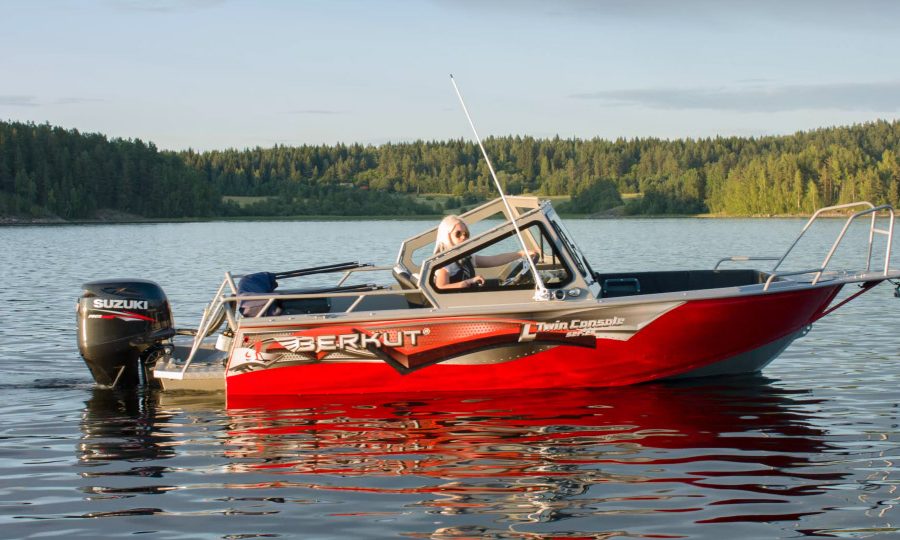 Berkut L-TwinConsole — powerboat