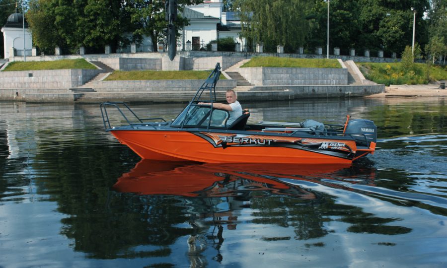 Berkut M-Jacket — powerboat
