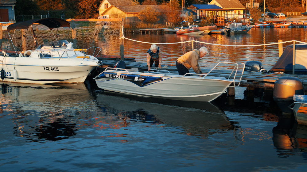 Berkut S — powerboat