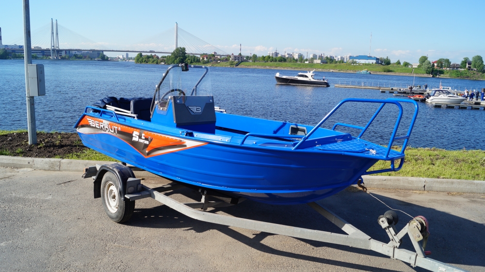 Berkut S-C — powerboat