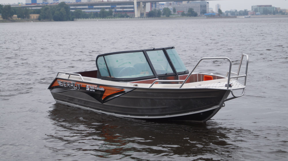 Berkut S-TwinConsole — powerboat