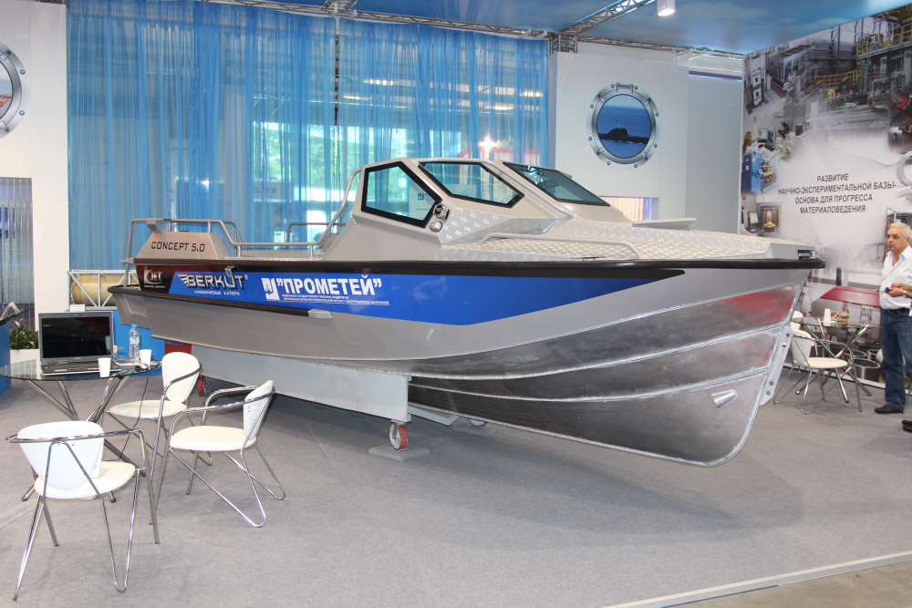 Berkut XL-3DD — powerboat