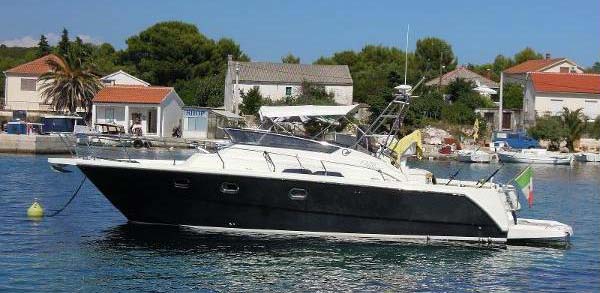 Cantieri Estensi 370 Bluetime — powerboat