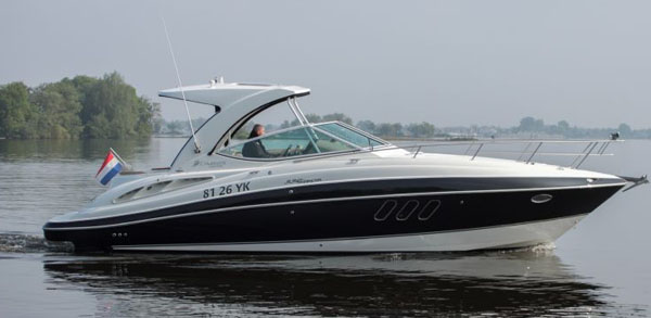 Cruisers Yachts 330 Express — powerboat