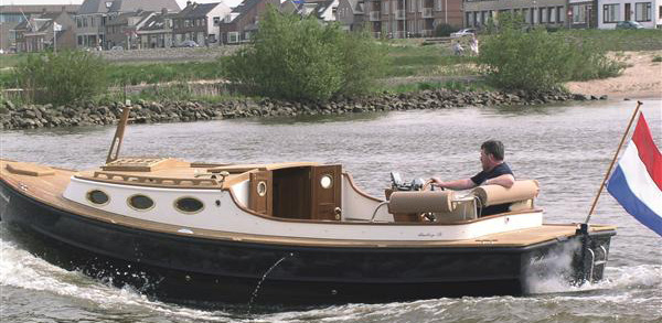 De Alm Almsloep 770 — powerboat