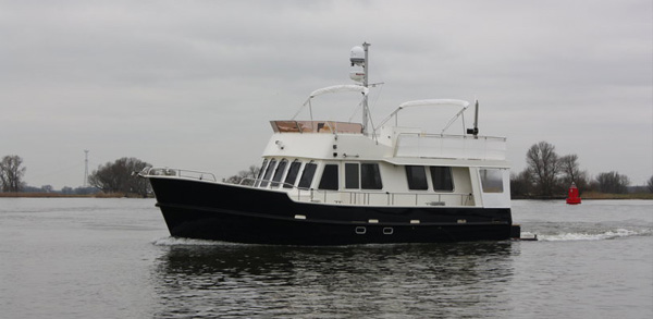 De Alm Almtrawler 1320 Horizon — powerboat