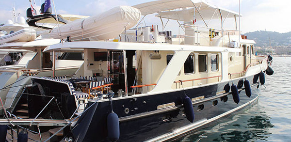 De Alm Delfino 90 — powerboat