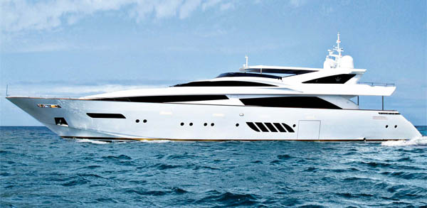 Dominator 40M — powerboat