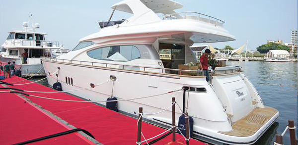 Horizon E70 — motor yacht