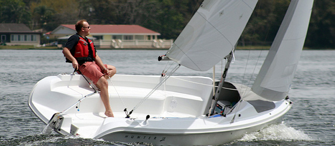 Hunter 18 — sailing yacht