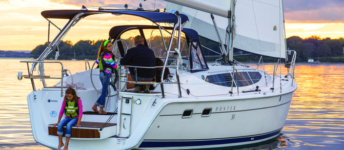 Hunter 33 — sailing yacht
