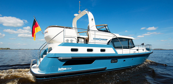 Jetten 38 AC — powerboat