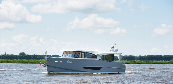 Jetten Custom Modern — powerboat