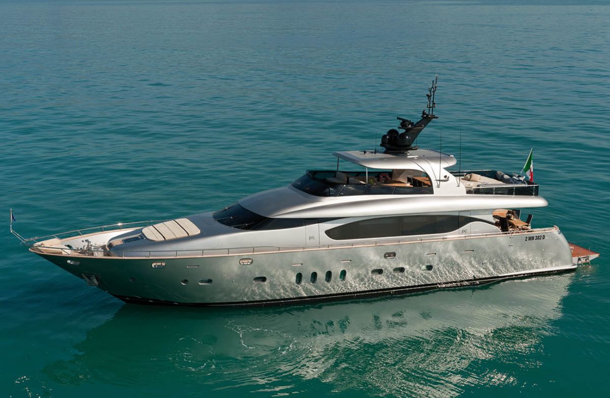 Maiora M40 — powerboat
