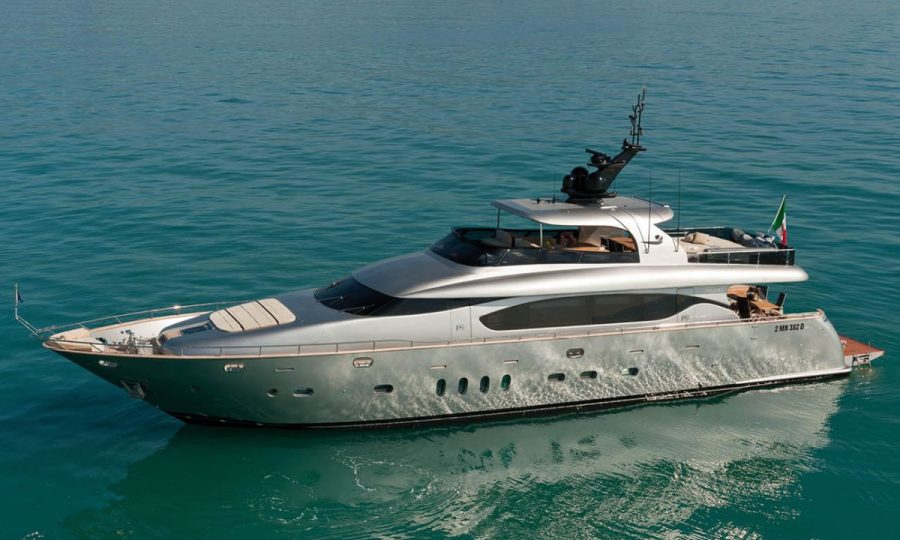 Maiora M40 — powerboat